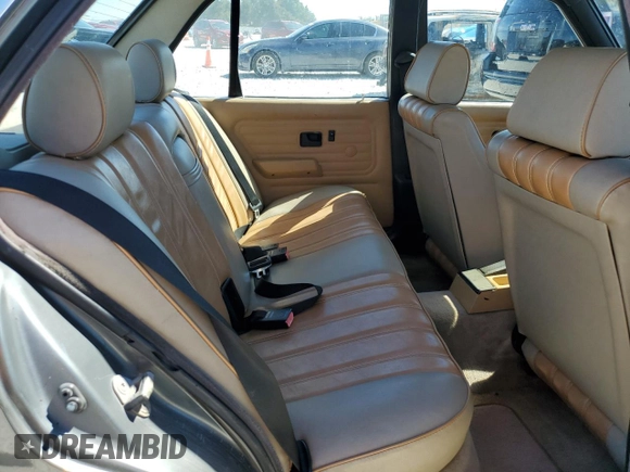 1987 BMW 3 Series 325i with VIN WBAAD2309H2446547, listed as a Copart auction lot 70882344 with 187,806 mi miles and Salvage Title. Bid and sale history available at carsss.com. Image 10.