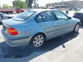 2004 BMW 3 Series 325i with VIN WBAAZ33484KP88141, listed as a IAAI auction lot 42038373 with 275,058 mi miles. Bid and sale history available at carsss.com. Image 4.
