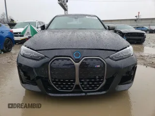 2022 BMW i4 M50 z VIN WBY33AW07PFP30186, wystawiony jako Copart lot #45886973 z przebiegiem Nie podano mil oraz . Historia ofert i sprzedaży dostępna na DreamBid. Obrazek 5.