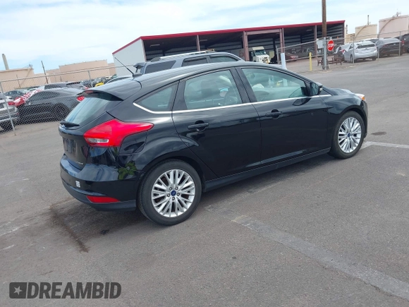 2017 Ford Focus Titanium z VIN 1FADP3N24HL326330, wystawiony jako IAAI lot #42594927 z przebiegiem 54 727 mil mil oraz . Historia ofert i sprzedaży dostępna na DreamBid. Obrazek 4.