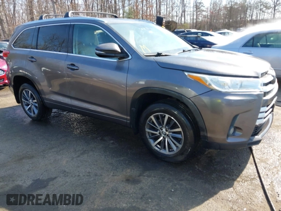2018 Toyota Highlander SE z VIN 5TDJZRFH0JS549854, wystawiony jako IAAI lot #41771573 z przebiegiem 101 553 mil mil oraz . Historia ofert i sprzedaży dostępna na DreamBid. Obrazek 1.