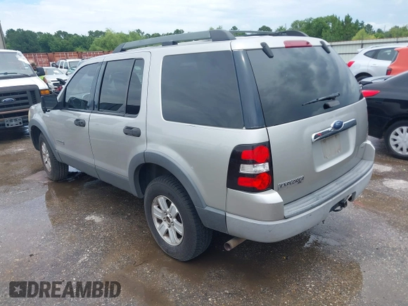 2006 Ford Explorer XLT z VIN 1FMEU63E96UA34987, wystawiony jako IAAI lot #42484509 z przebiegiem 225 228 mil mil oraz . Historia ofert i sprzedaży dostępna na DreamBid. Obrazek 3.