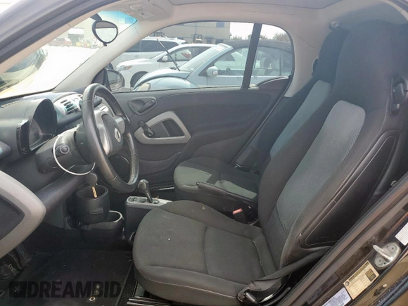 2013 Smart fortwo Pure z VIN WMEEJ3BA8DK684446, wystawiony jako Copart lot #63927965 z przebiegiem 94 604 mil mil oraz Czysty tytuł • Clean title. Historia ofert i sprzedaży dostępna na DreamBid. Obrazek 7.