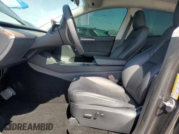 2024 Tesla Model Y Long Range z VIN 7SAYGDEE0RF024326, wystawiony jako Copart lot #52149675 z przebiegiem 34 503 mil mil oraz Szkoda całkowita • Salvage title. Historia ofert i sprzedaży dostępna na DreamBid. Obrazek 7.