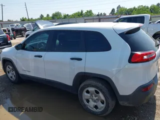 2015 Jeep Cherokee Sport z VIN 1C4PJLAB4FW535853, wystawiony jako IAAI lot #42209978 z przebiegiem 155 336 mil mil oraz . Historia ofert i sprzedaży dostępna na DreamBid. Obrazek 14.