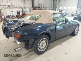 1996 Mazda MX-5 Miata z VIN JM1NA3534T0708649, wystawiony jako IAAI lot #42369564 z przebiegiem 202 690 mil mil oraz . Historia ofert i sprzedaży dostępna na DreamBid. Obrazek 4.