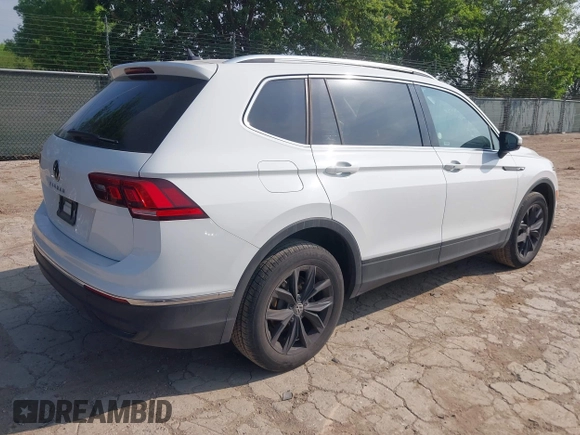 2024 Volkswagen Tiguan SE with VIN 3VV3B7AX9RM098307, listed as a IAAI auction lot 41941586 with 16,945 mi miles and . Bid and sale history available at DreamBid. Image 4.