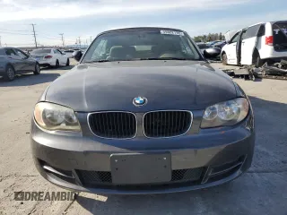 2008 BMW 1 Series 128i z VIN WBAUN13518VH79536, wystawiony jako Copart lot #49862135 z przebiegiem 66 284 mil mil oraz Szkody całkowita. Historia ofert i sprzedaży dostępna na DreamBid. Obrazek 5.