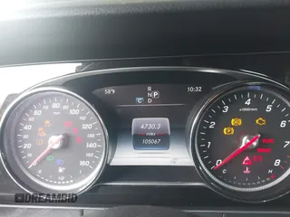2017 Mercedes-Benz E 300 Luxury z VIN WDDZF4JBXHA036044, wystawiony jako IAAI lot #42053988 z przebiegiem 105 067 mil mil oraz . Historia ofert i sprzedaży dostępna na DreamBid. Obrazek 7.