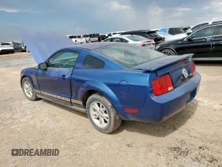 2008 Ford Mustang Deluxe z VIN 1ZVHT80N785128137, wystawiony jako Copart lot #60231225 z przebiegiem 174 214 mil mil oraz Szkoda całkowita • Salvage title. Historia ofert i sprzedaży dostępna na DreamBid. Obrazek 2.