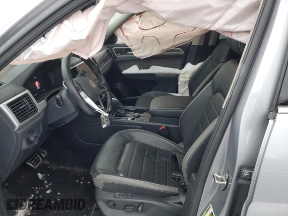2021 Volkswagen Atlas SEL Premium R-Line with VIN 1V2FR2CA4MC543032, listed as a Copart auction lot 43999525 with 98,045 mi miles and Clean title. Bid and sale history available at DreamBid. Image 7.