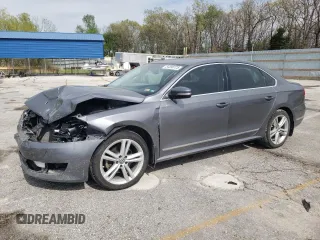 2015 Volkswagen Passat SEL Premium z VIN 1VWCV7A35FC012150, wystawiony jako Copart lot #54398725 z przebiegiem 174 472 mil mil oraz Szkoda całkowita • Salvage title. Historia ofert i sprzedaży dostępna na DreamBid. Obrazek 1.
