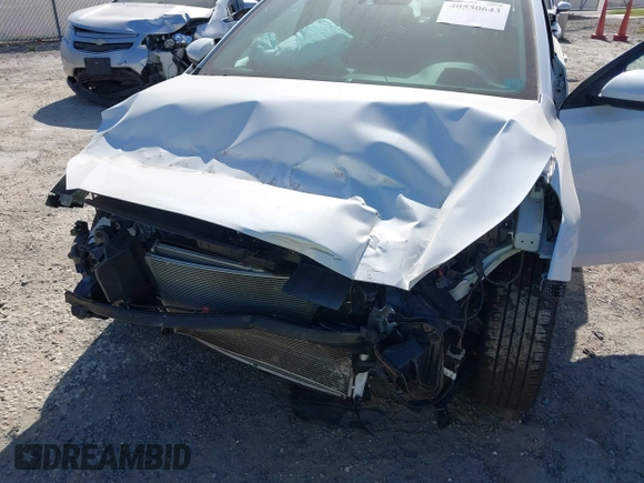 2024 Kia Forte LXS z VIN 3KPF24AD8RE794263, wystawiony jako IAAI lot #40550643 z przebiegiem 10 318 mil mil oraz . Historia ofert i sprzedaży dostępna na DreamBid. Obrazek 6.