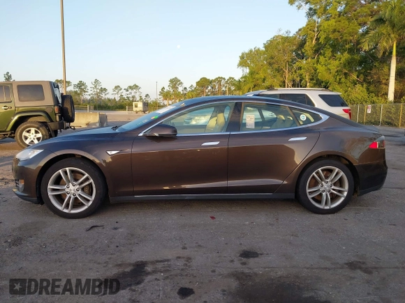 2014 Tesla Model S 60 z VIN 5YJSA1H19EFP51406, wystawiony jako IAAI lot #41561395 z przebiegiem Nie podano mil oraz . Historia ofert i sprzedaży dostępna na DreamBid. Obrazek 14.