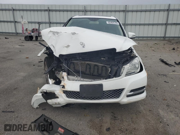 2013 Mercedes-Benz C 300 Sport z VIN WDDGF8ABXDA882988, wystawiony jako Copart lot #62464785 z przebiegiem 142 756 mil mil oraz Czysty tytuł • Clean title. Historia ofert i sprzedaży dostępna na DreamBid. Obrazek 5.