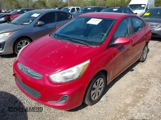 2017 Hyundai Accent SE z VIN KMHCT4AE8HU167910, wystawiony jako IAAI lot #41934455 z przebiegiem 130 185 mil mil oraz . Historia ofert i sprzedaży dostępna na DreamBid. Obrazek 2.