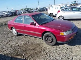 1995 Honda Accord LX with VIN JHMCD5634SC060105, listed as a IAAI auction lot 42111394 with 217,635 mi miles and . Bid and sale history available at carsss.com. Image 1.