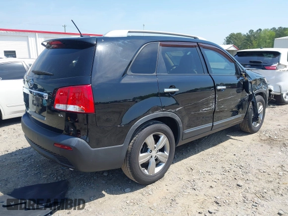 2013 Kia Sorento EX with VIN 5XYKU3A60DG342338, listed as a IAAI auction lot 42020408 with 121,155 mi miles. Bid and sale history available at carsss.com. Image 4.