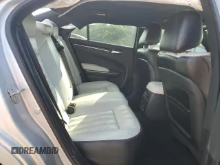 2021 Chrysler 300 S z VIN 2C3CCABG4MH525539, wystawiony jako Copart lot #52004944 z przebiegiem 84 418 mil mil oraz Szkoda całkowita • Salvage title. Historia ofert i sprzedaży dostępna na DreamBid. Obrazek 10.