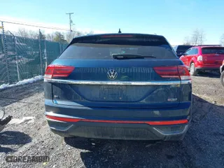 2020 Volkswagen Atlas Cross Sport 2.0T SE with VIN 1V24C2CA9LC214981, listed as a IAAI auction lot 41561094 with 186,194 mi miles. Bid and sale history available at carsss.com. Image 17.