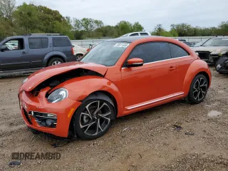 2019 Volkswagen Beetle SE with VIN 3VWJD7AT1KM705770, listed as a Copart auction lot 50811465 with 61,556 mi miles and Salvage Title. Bid and sale history available at carsss.com. Image 1.