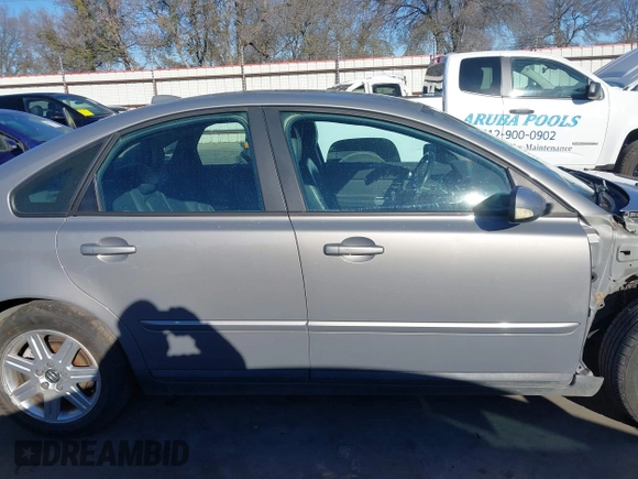 2005 Volvo S40 with VIN YV1MS682352101690, listed as a IAAI auction lot 41381539 with 104,494 mi miles. Bid and sale history available at carsss.com. Image 14.