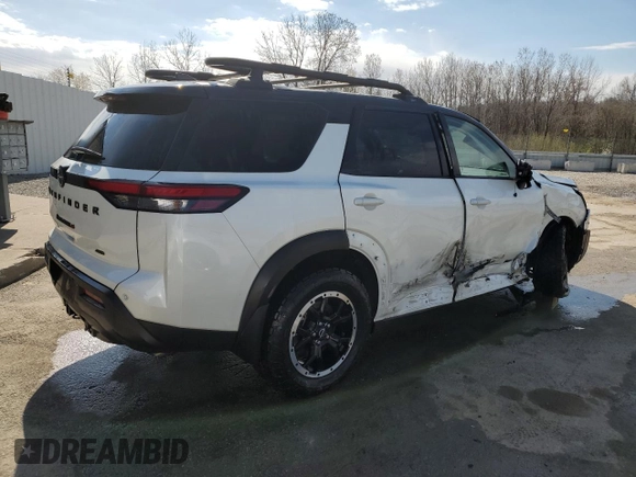 2024 Nissan Pathfinder Rock Creek z VIN 5N1DR3BD9RC224898, wystawiony jako Copart lot #50728265 z przebiegiem 13 765 mil mil oraz Szkoda całkowita • Salvage title. Historia ofert i sprzedaży dostępna na DreamBid. Obrazek 3.