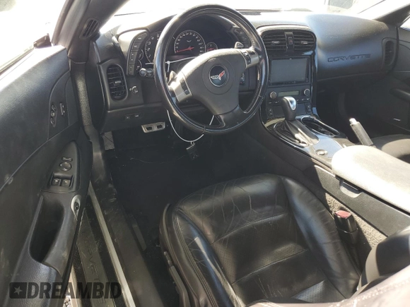 2009 Chevrolet Corvette 3LT z VIN 1G1YY26W695102866, wystawiony jako Copart lot #77631814 z przebiegiem 159 922 mil mil oraz Szkoda całkowita • Salvage title. Historia ofert i sprzedaży dostępna na DreamBid. Obrazek 8.