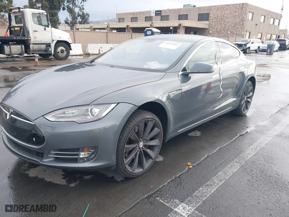 2013 Tesla Model S with VIN 5YJSA1CG5DFP06411, listed as a IAAI auction lot 41079914 with 266,968 mi miles. Bid and sale history available at carsss.com. Image 19.