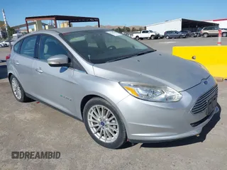 2013 Ford Focus Electric z VIN 1FADP3R40DL364398, wystawiony jako IAAI lot #42509482 z przebiegiem 87 611 mil mil oraz . Historia ofert i sprzedaży dostępna na DreamBid. Obrazek 1.