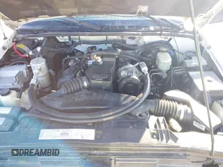 2000 Chevrolet S-10 LS with VIN 1GCCS1953Y8265178, listed as a IAAI auction lot 41309075 with 206,846 mi miles. Bid and sale history available at carsss.com. Image 10.
