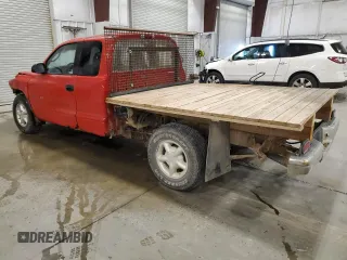 2000 Dodge Dakota Sport z VIN 1B7GL22N5YS674686, wystawiony jako Copart lot #57595365 z przebiegiem 109 685 mil mil oraz Szkody całkowita. Historia ofert i sprzedaży dostępna na DreamBid. Obrazek 2.