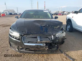 2017 Lincoln MKZ Hybrid Reserve z VIN 3LN6L5MU2HR634929, wystawiony jako IAAI lot #42065636 z przebiegiem 100 165 mil mil oraz . Historia ofert i sprzedaży dostępna na DreamBid. Obrazek 13.