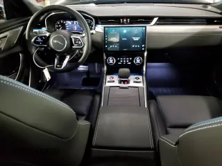 2022 Jaguar XF R-Dynamic SE with VIN SAJBL4GX7NCY91728, listed as a Copart auction lot 40129934 with 14,030 mi miles. Bid and sale history available at carsss.com. Image 8.