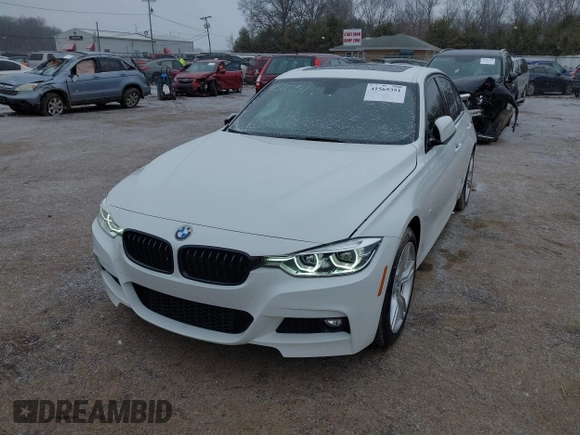 2018 BMW 3 Series 330i xDrive z VIN WBA8D9C51JEM33833, wystawiony jako IAAI lot #41565351 z przebiegiem 31 729 mil mil oraz . Historia ofert i sprzedaży dostępna na DreamBid. Obrazek 18.