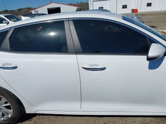 2016 Kia Optima LX with VIN 5XXGT4L34GG069088, listed as a IAAI auction lot 41829114 with 142,760 mi miles. Bid and sale history available at carsss.com. Image 14.