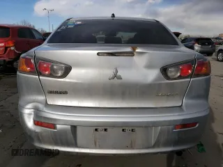 2010 Mitsubishi Lancer DE z VIN JA32U1FU2AU011815, wystawiony jako Copart lot #46727565 z przebiegiem 131 741 mil mil oraz Czysty tytuł • Clean title. Historia ofert i sprzedaży dostępna na DreamBid. Obrazek 6.