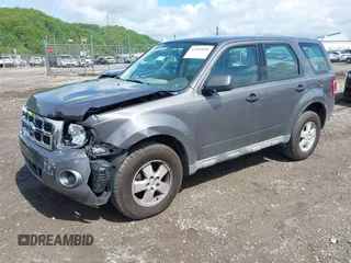 2009 Ford Escape XLS z VIN 1FMCU02709KC11692, wystawiony jako IAAI lot #42202890 z przebiegiem 155 243 mil mil oraz . Historia ofert i sprzedaży dostępna na DreamBid. Obrazek 17.