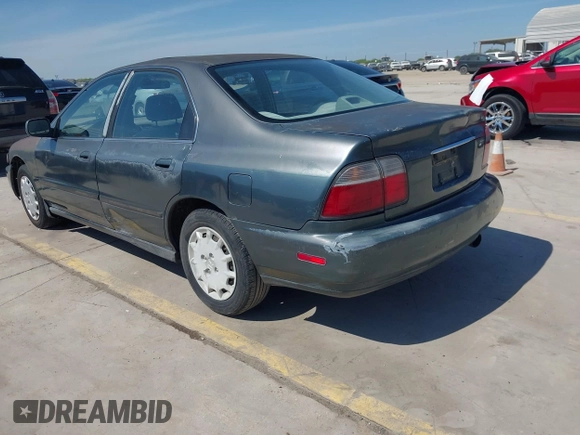 1996 Honda Accord LX with VIN 1HGCD5633TA286104, listed as a IAAI auction lot 42004112 with 186,586 mi miles and . Bid and sale history available at carsss.com. Image 3.
