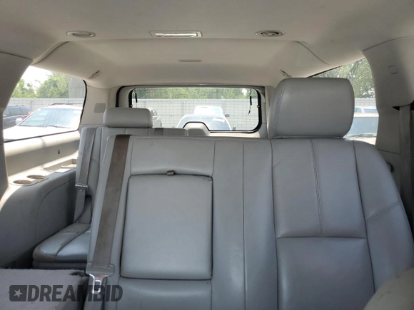 2012 Chevrolet Suburban LT z VIN 1GNSKJE73CR271477, wystawiony jako Copart lot #60445445 z przebiegiem Nie podano mil oraz Czysty tytuł • Clean title. Historia ofert i sprzedaży dostępna na DreamBid. Obrazek 10.