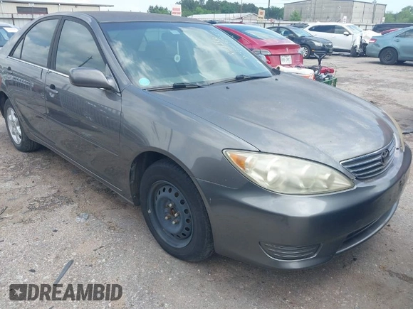 2006 Toyota Camry STD with VIN JTDBE32K163047233, listed as a IAAI auction lot 42088552 with 137,973 mi miles. Bid and sale history available at carsss.com. Image 1.