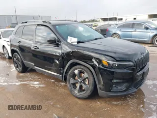 2020 Jeep Cherokee Latitude Plus with VIN 1C4PJLLB8LD611093, listed as a IAAI auction lot 41498284 with 27,613 mi miles. Bid and sale history available at carsss.com. Image 1.