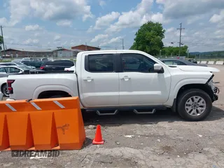 2024 Nissan Frontier SV z VIN 1N6ED1EK9RN633202, wystawiony jako IAAI lot #42227535 z przebiegiem 26 224 mil mil oraz . Historia ofert i sprzedaży dostępna na DreamBid. Obrazek 13.
