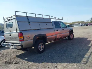 2002 Chevrolet Silverado 2500HD LS with VIN 1GCHK23U12F114290, listed as a IAAI auction lot 42115084 with 132,472 mi miles. Bid and sale history available at carsss.com. Image 4.