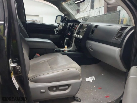 2007 Toyota Tundra LTD with VIN 5TBDV58147S490830, listed as a IAAI auction lot 41823276 with 294,520 mi miles. Bid and sale history available at carsss.com. Image 5.