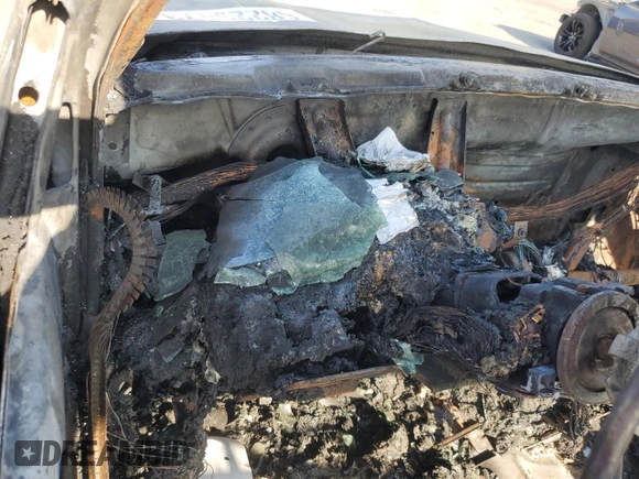 1998 Chevrolet Silverado 3500 z VIN 1GCGC33J6WF071284, wystawiony jako Copart lot #68229473 z przebiegiem Nie podano mil oraz Nie do naprawy • Non repairable. Historia ofert i sprzedaży dostępna na DreamBid. Obrazek 9.