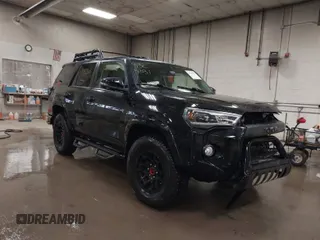 2018 Toyota 4Runner SR5 with VIN JTEBU5JR6J5536586, listed as a IAAI auction lot 41325031 with 118,444 mi miles. Bid and sale history available at carsss.com. Image 1.