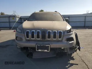 2016 Jeep Cherokee Latitude with VIN 1C4PJLCS2GW257338, listed as a Copart auction lot 77499274 with 120,223 mi miles and Clean Title. Bid and sale history available at carsss.com. Image 5.