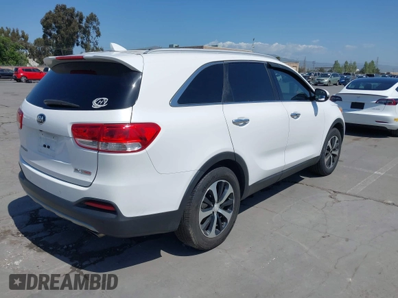 2017 Kia Sorento EX with VIN 5XYPHDA1XHG277668, listed as a IAAI auction lot 42178919 with 118,189 mi miles and . Bid and sale history available at carsss.com. Image 4.
