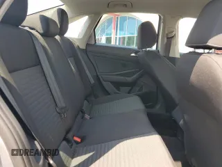 2024 Volkswagen Jetta S z VIN 3VW5M7BU0RM056871, wystawiony jako Copart lot #66462825 z przebiegiem 25 890 mil mil oraz Czysty tytuł • Clean title. Historia ofert i sprzedaży dostępna na DreamBid. Obrazek 10.